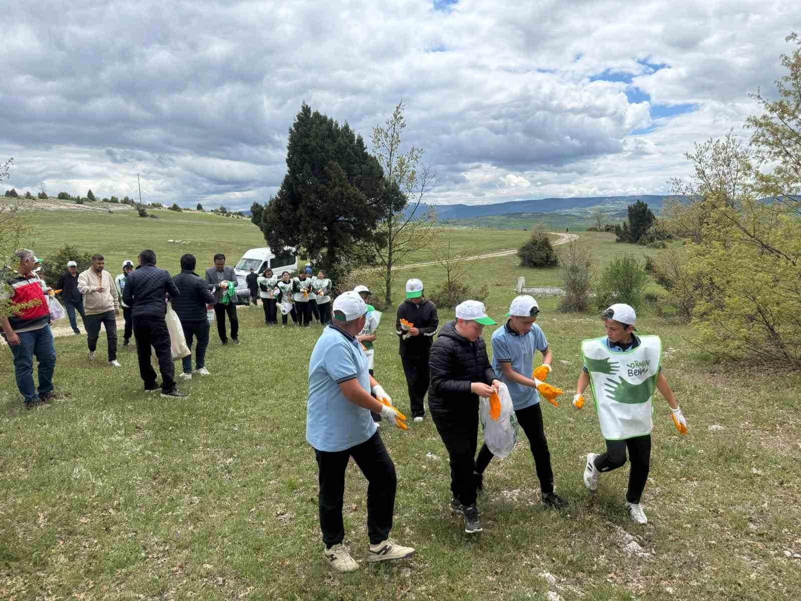cavdarhisar-da-orman-yanginlarina-karsi-cevre-temizligi