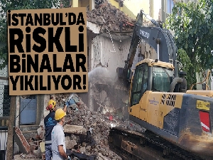 Sultangazi'de riskli binalar yıkılıyor