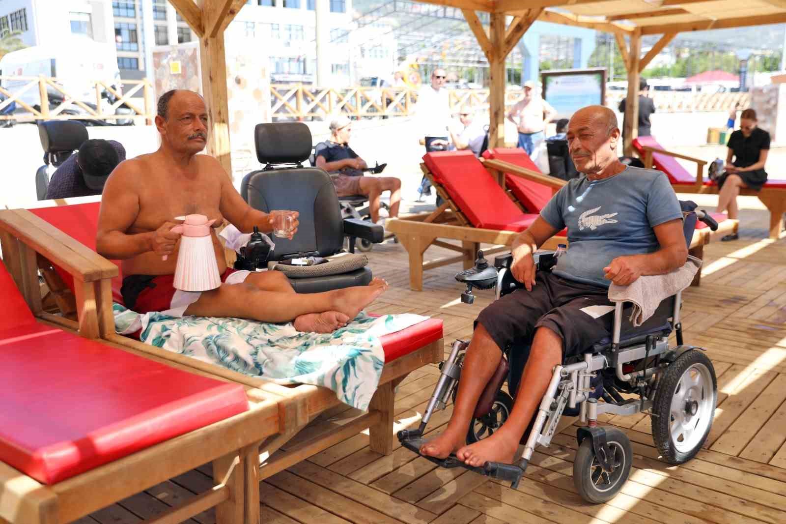 alanya-da-vatandaslarin-gozdesi-halk-plajlari