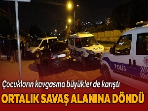 Çocukların kavgasına büyükler de karıştı, ortalık savaş alanına döndü