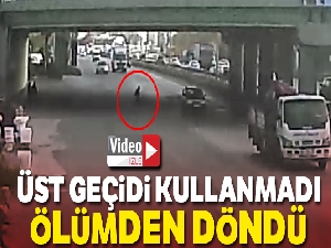 Üst geçidi kullanmayıp yoldan geçmek isteyince ölümden döndü