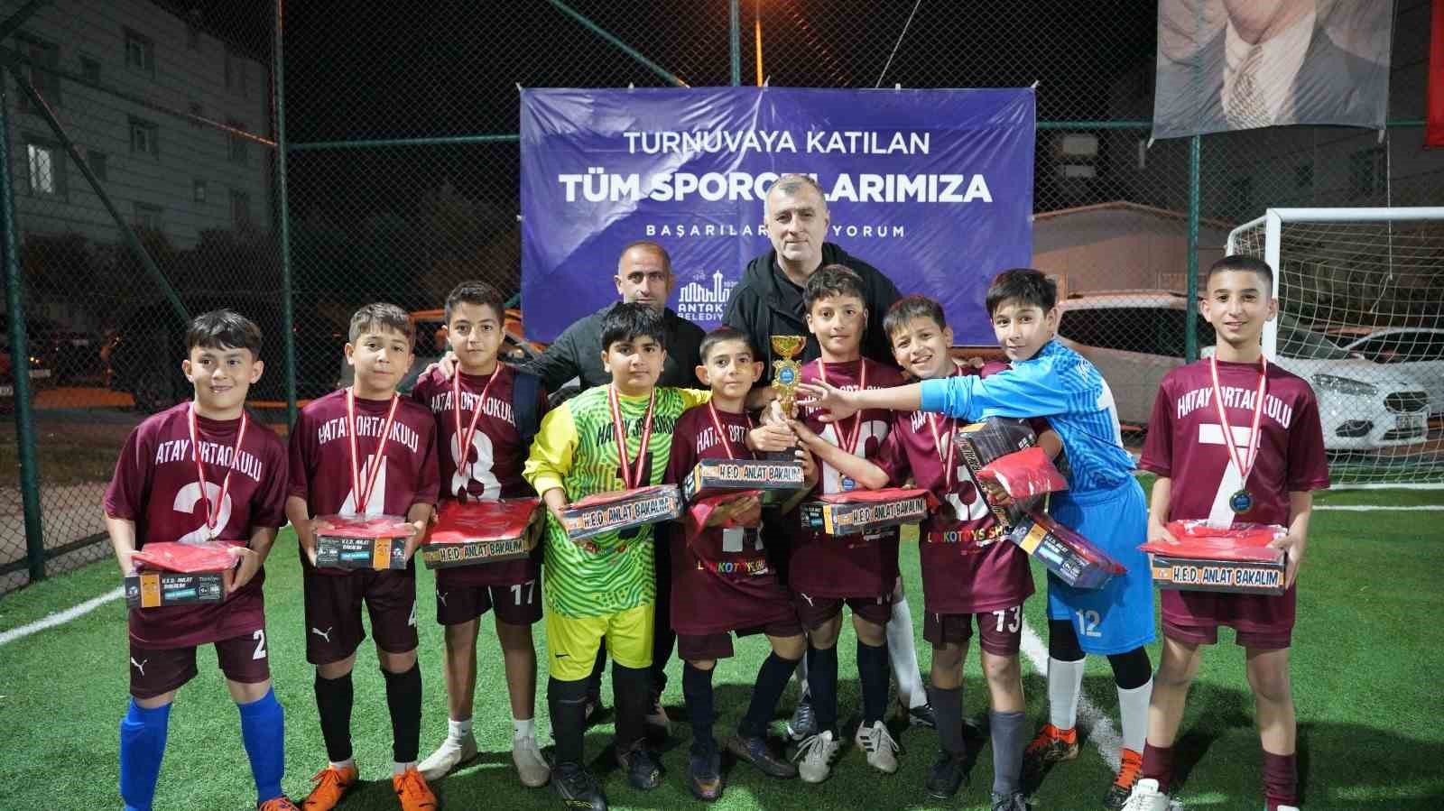 antakya-belediyesi-2-futbol-turnuvasi-rekabetli-maclara-sahne-oldu