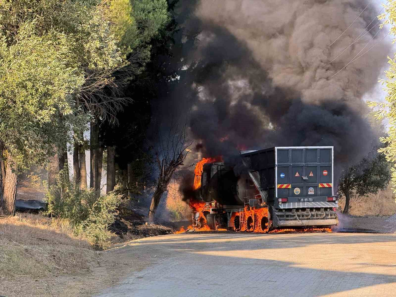 dalaman-belediyesine-ait-arac-alev-alev-yandi