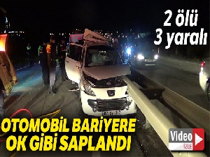 Otomobil bariyere ok gibi saplandı: 2 ölü, 3 yaralı