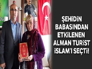 Şehidin babasından etkilenen Alman turist İslam'ı seçti