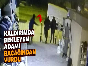 Kaldırımda bekleyen adamı bacağından vurdu