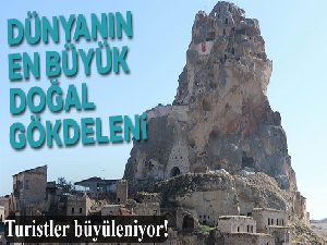 Dünyanın tek doğal gökdeleni turistlerin akınına uğruyor