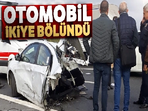 TEM otoyolunda bariyerlere çarpan araç ikiye bölündü