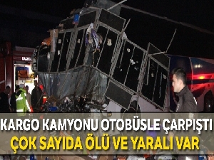 Kargo kamyonu ile otobüs çarpıştı; 2 ölü 26 yaralı