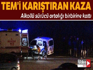Alkollü sürücü TEM otoyolunu birbirine kattı: 2 yaralı