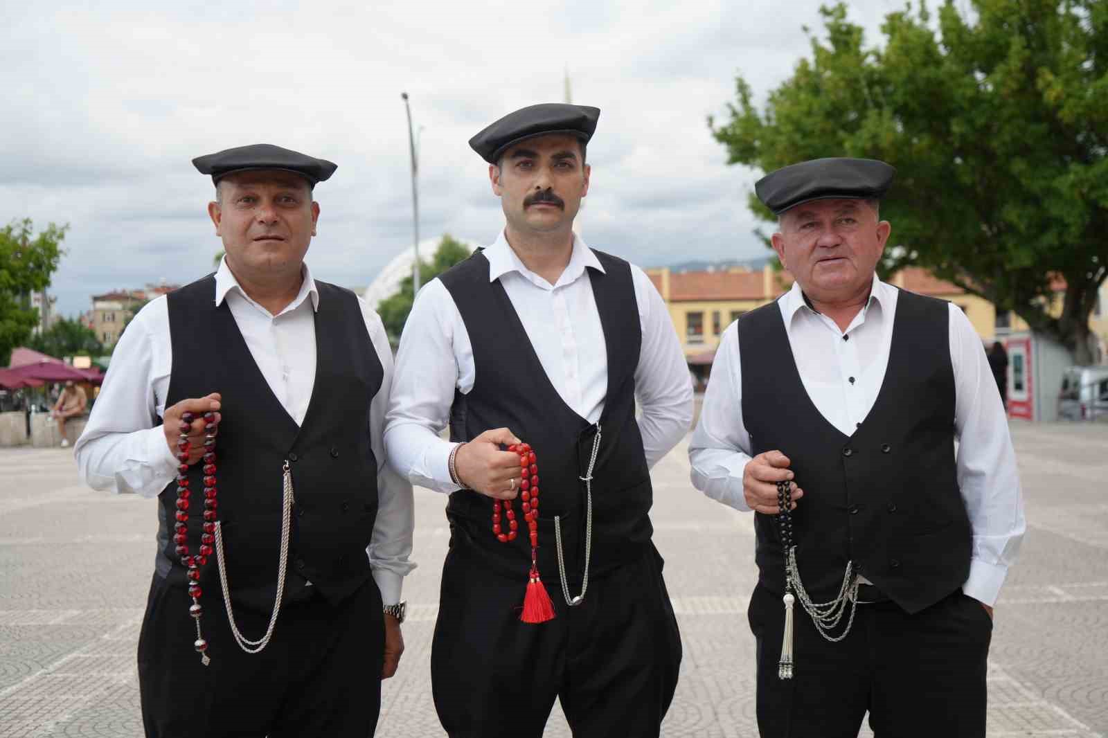 carsamba-beyleri-geleneksel-kiyafetleriyle-gecmisi-gelecege-tasiyor