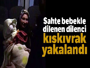 Kumaşlardan yaptığı sahte bebekle dilenen dilenci kıskıvrak yakalandı