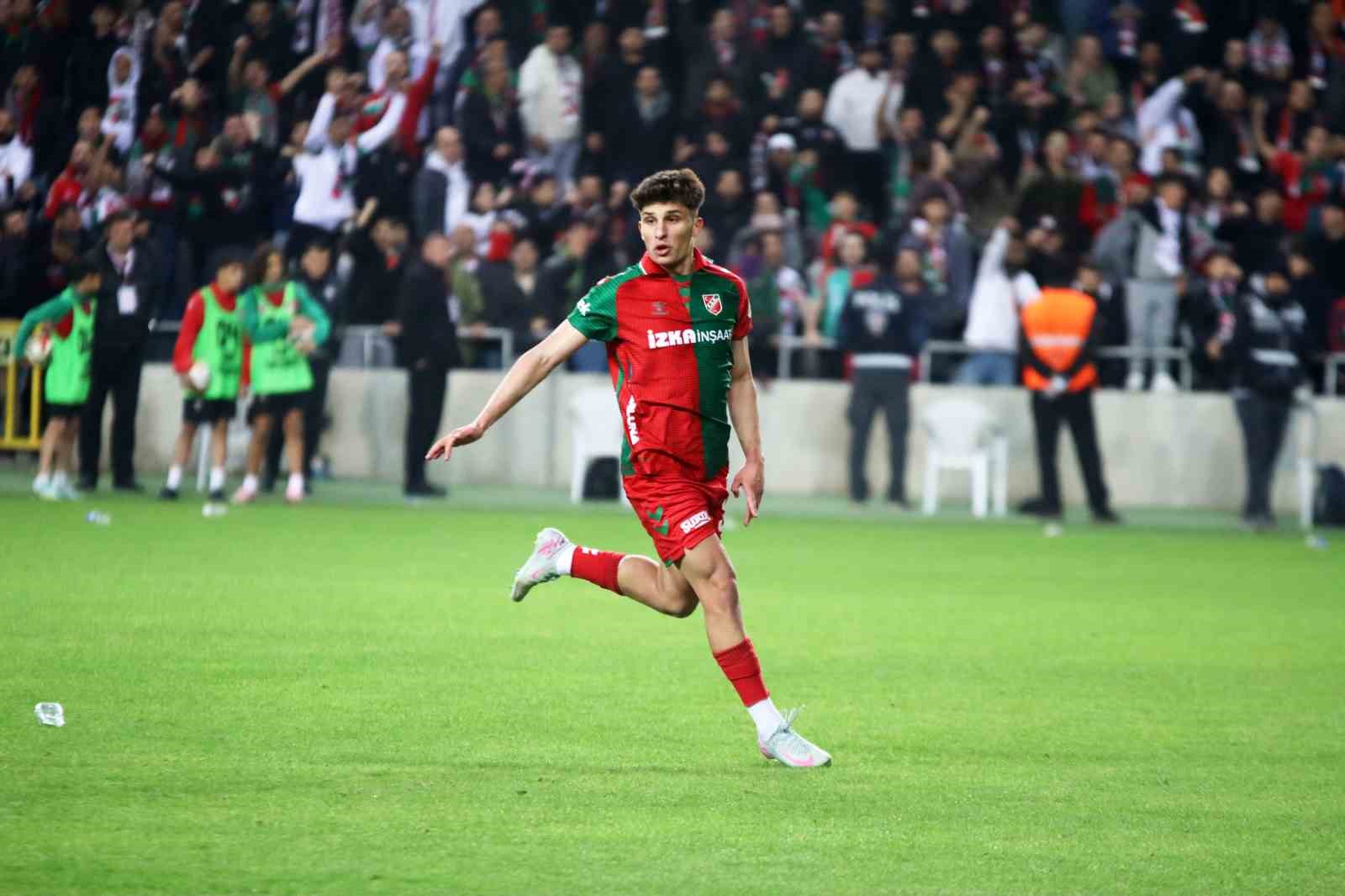 karsiyaka-3-oyuncuyla-yollarini-ayirmaya-hazirlaniyor