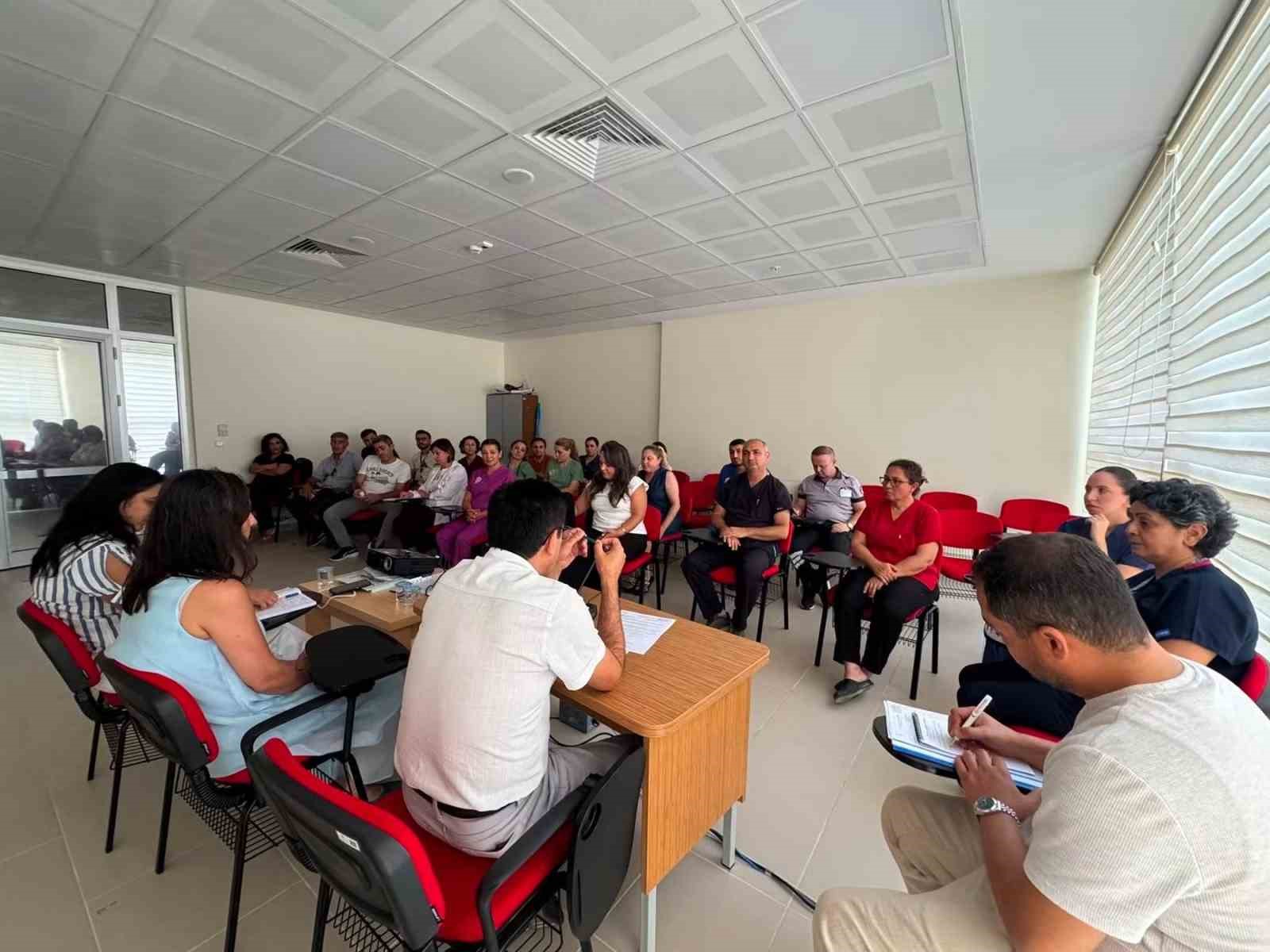 gazipasa-devlet-hastanesi-nde-calisan-memnuniyeti-toplantisi