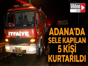 Adana'da sele kapılan otomobilde bulunan 5 kişi kurtarıldı