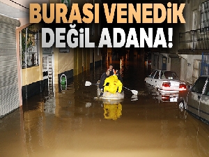 Sokaklar 1 metre su altında kaldı, mahsur kalan 9 kişi botla kurtarıldı