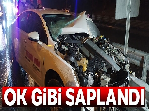Bariyere ok gibi saplanan otomobilde bir kişi ağır yaralandı