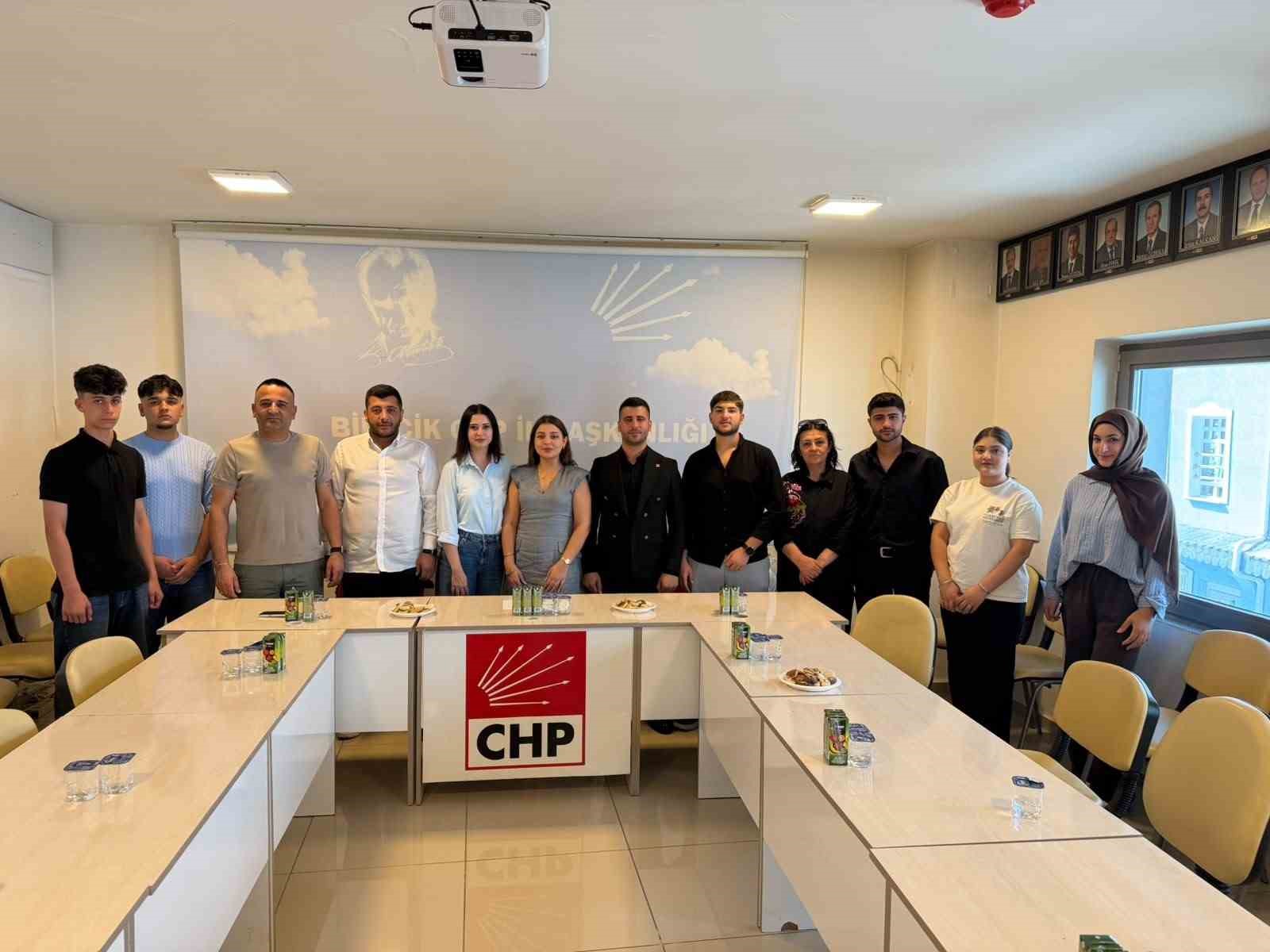 chp-genclik-kollari-genel-baskani-berfin-karan-bilecik-te-genclerle-bulustu