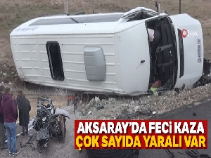 Aksaray'da servis minibüsü ile otomobil çarpıştı: 16 yaralı
