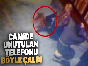 Camide unutulan cep telefonunu böyle çaldı