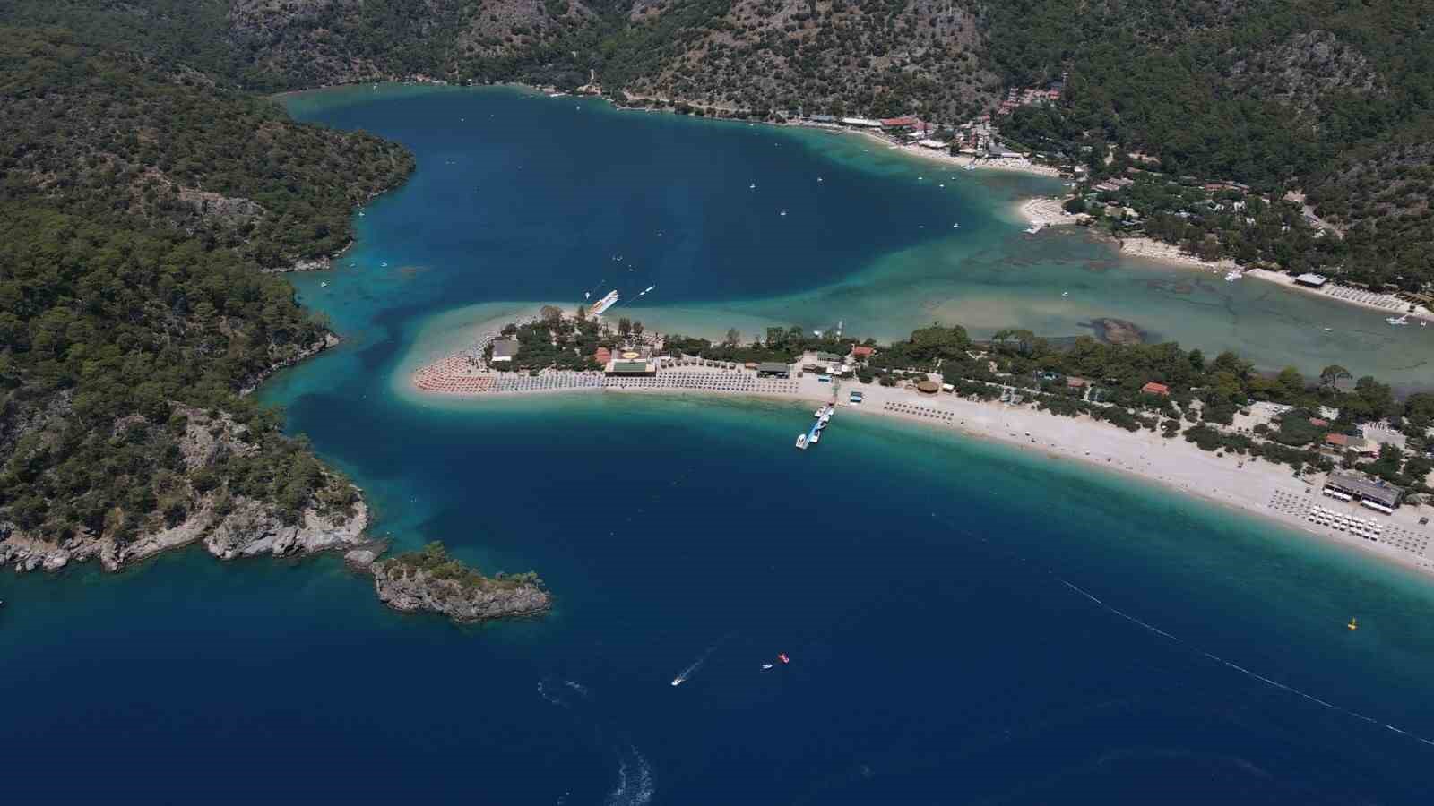 fethiye-nin-gozde-plajina-bayramda-18-bin-870-ziyaretci