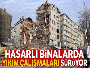 Elazığ'da hasarlı binalarda yıkım çalışmaları sürüyor