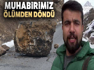 Kaya parçası yola düştü, İHA muhabiri şans eseri kurtuldu