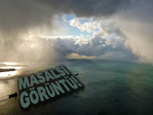 İstanbul'da bulutlar masalsı görüntüler oluşturdu