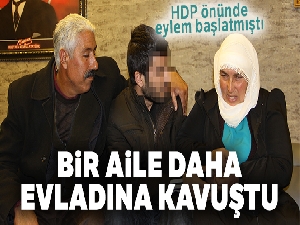 HDP önünde eylem başlattı, 6 yıl sonra oğluna kavuştu