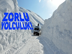 Yüksekliği 6 metreyi geçen kar yığınları arasında yolculuk