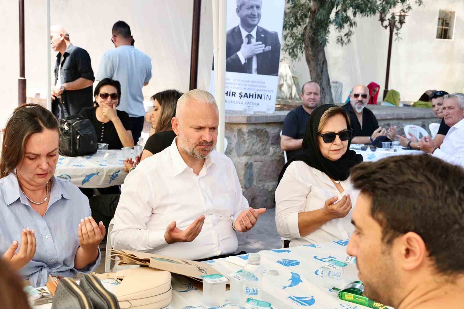 menemen-de-merhum-baskan-sahin-dualarla-anildi
