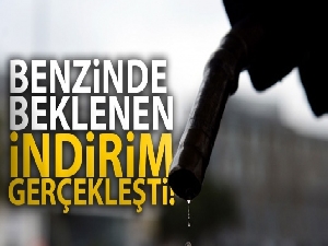 Benzinde beklenen indirim gerçekleşti