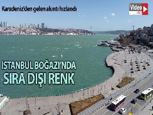 İstanbul Boğazı'nda sıra dışı renk