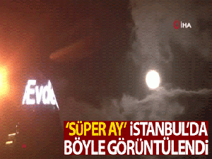 İstanbul'da Süper Ay 'Evde kal' yazısıyla görüntülendi
