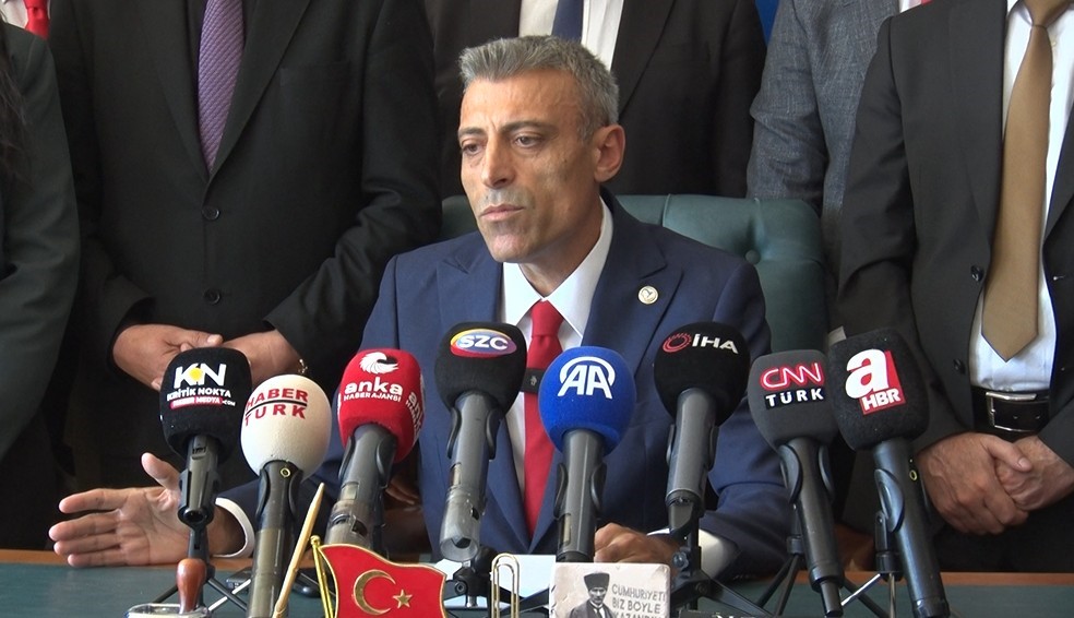 yenilik-partisi-nden-yeni-parti-ye-isim-krizi-icin-3-ekim-e-kadar-sure