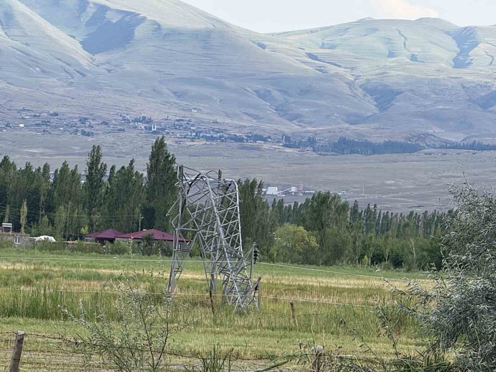 igdir-da-firtina-catilari-ucurdu