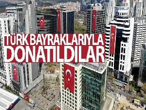 23 Nisan Çocuk Bayramı'nda gökdelenler Türk bayraklarıyla donatıldı