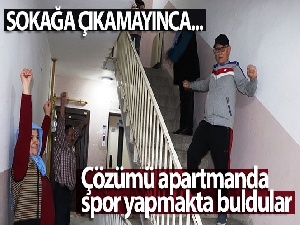 Sokağa çıkamayan 65 yaş üstü vatandaşlar apartmanda spor yapıyor