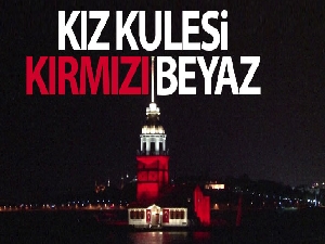 Kız Kulesi kırmızı beyaz renge büründü