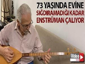 Evine sığdıramayacağı kadar çok enstrüman çalıyor