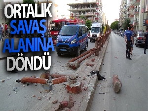 Kontrolden çıkan otomobil ortalığı savaş alanına çevirdi!