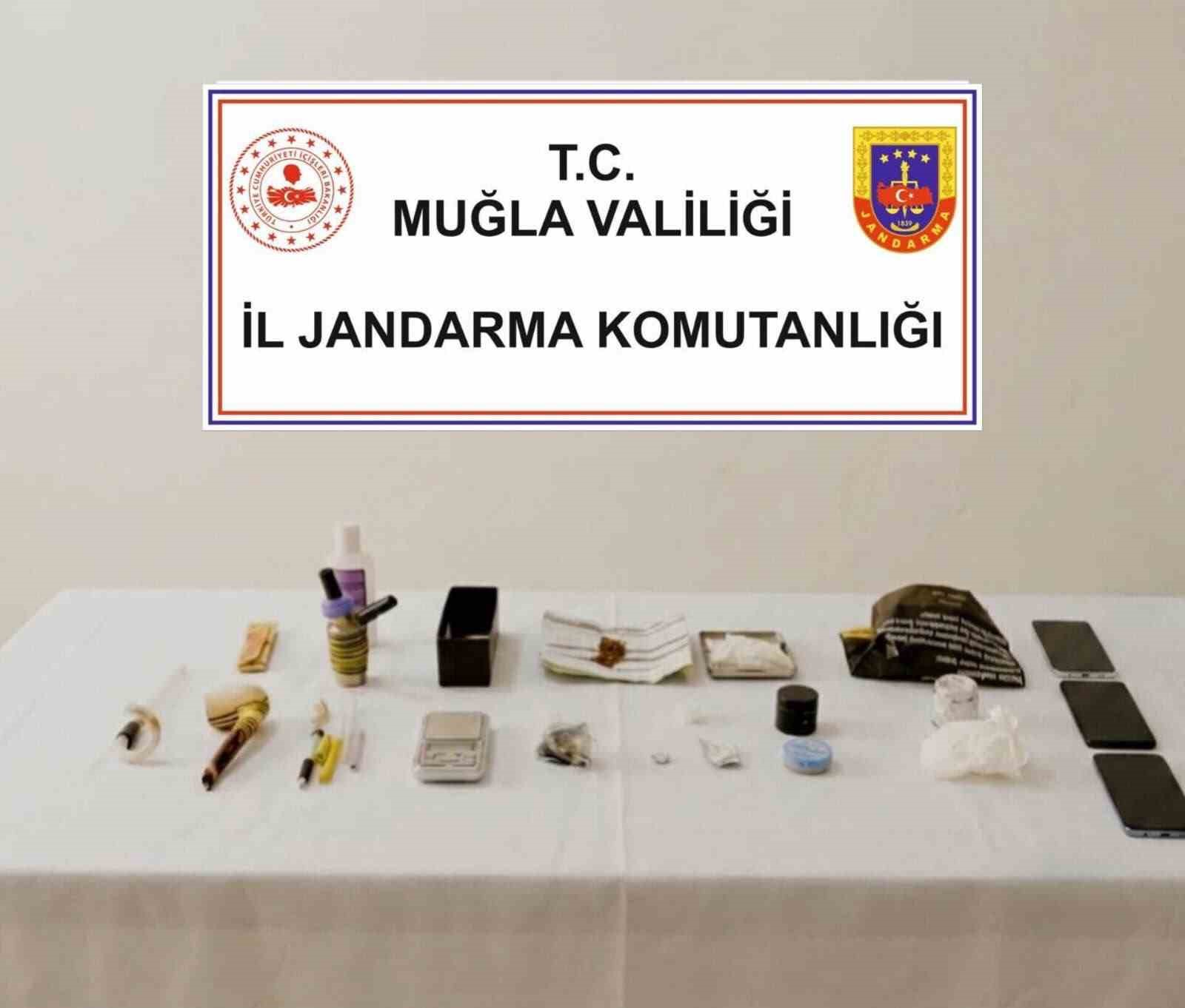 bodrum-da-1-i-eski-avukat-3-kisi-tutuklandi
