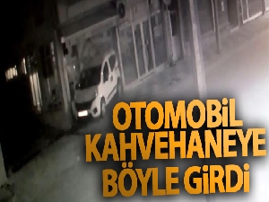 Geri hareket eden araç kahvehaneye girdi