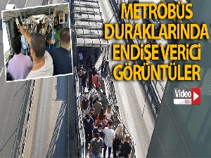 Metrobüs durağında endişe oluşturan görüntüler