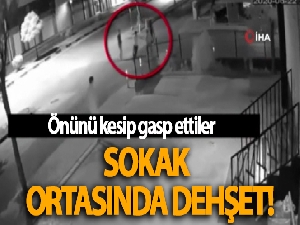 Bıçakla gasp anları güvenlik kamerasında