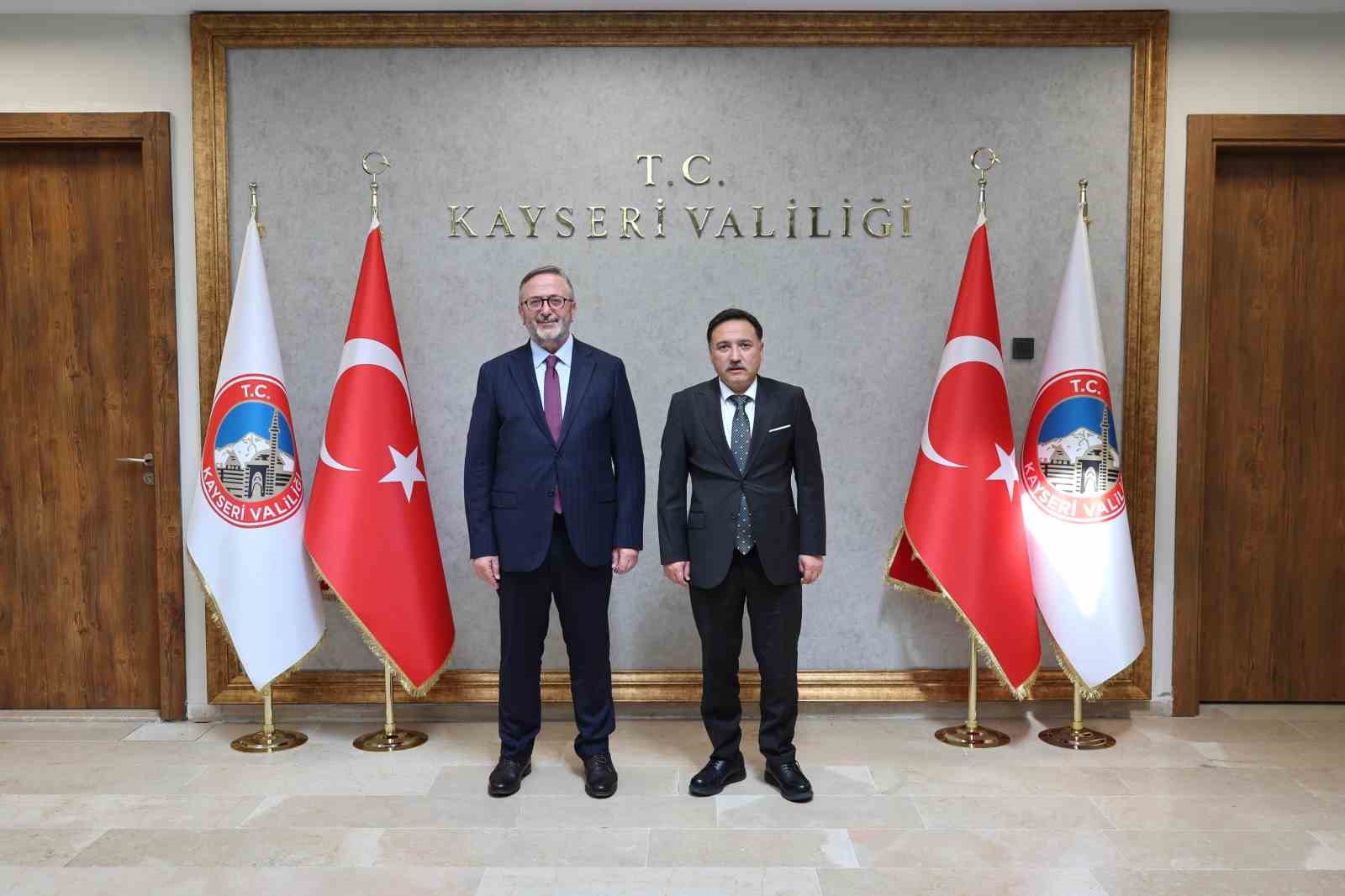 bakan-yardimcisi-yilmaz-dan-vali-cicek-e-ziyaret