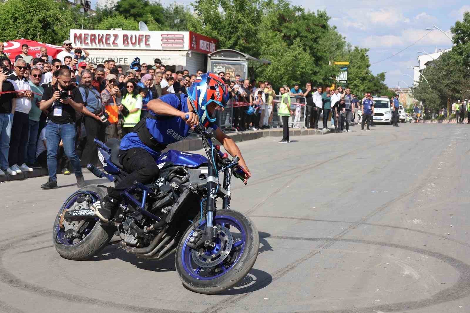 turkiye-enduro-ve-atv-sampiyonasi-agri-da-magazin-startiyla-basladi