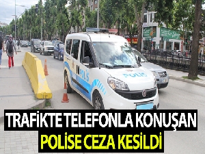 Trafikte telefonla konuşurken emniyet müdürüne yakalanan polise ceza kesildi