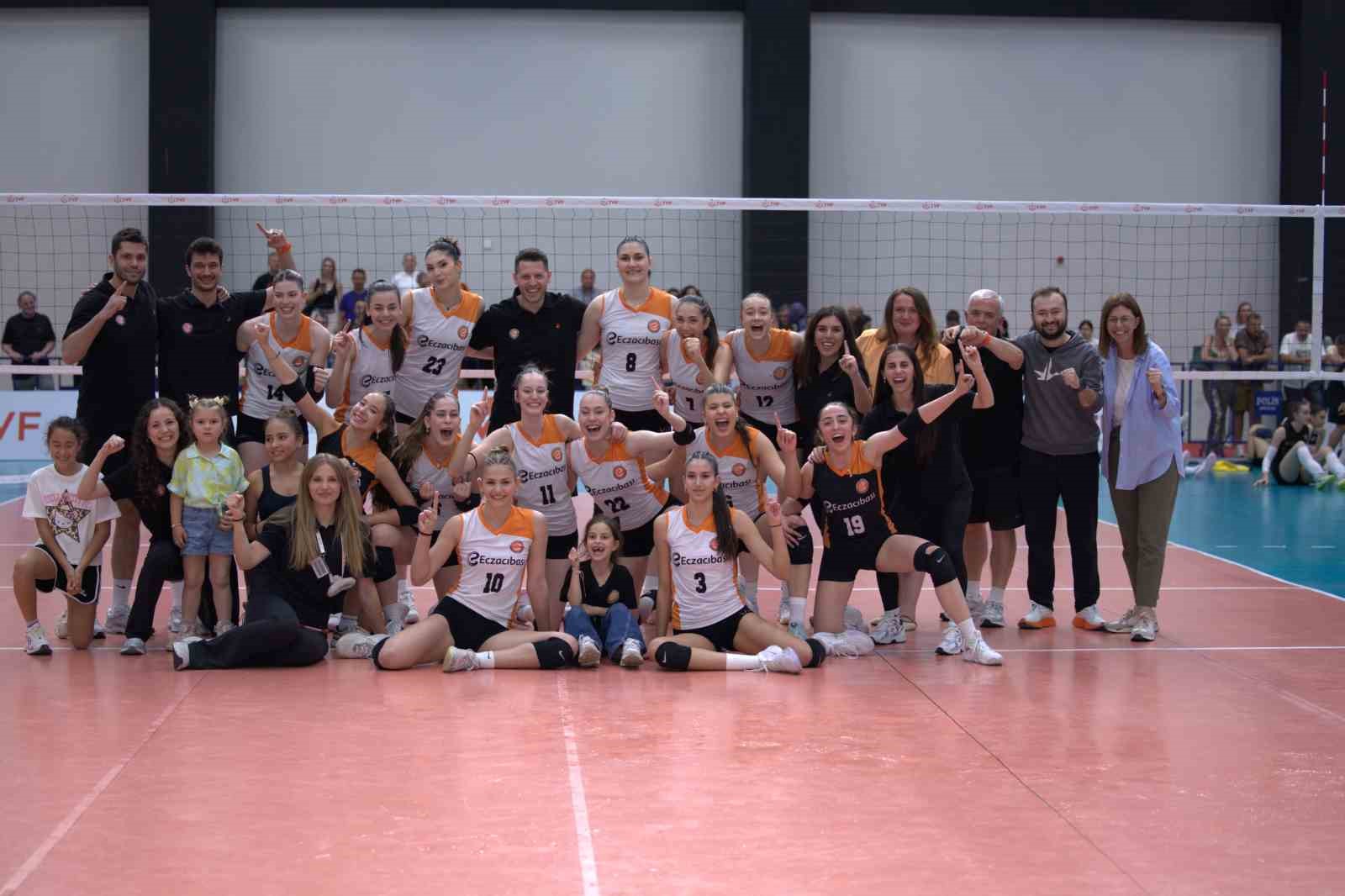 eczacibasi-yildiz-kiz-takimi-namaglup-ust-uste-3-kez-turkiye-sampiyonu