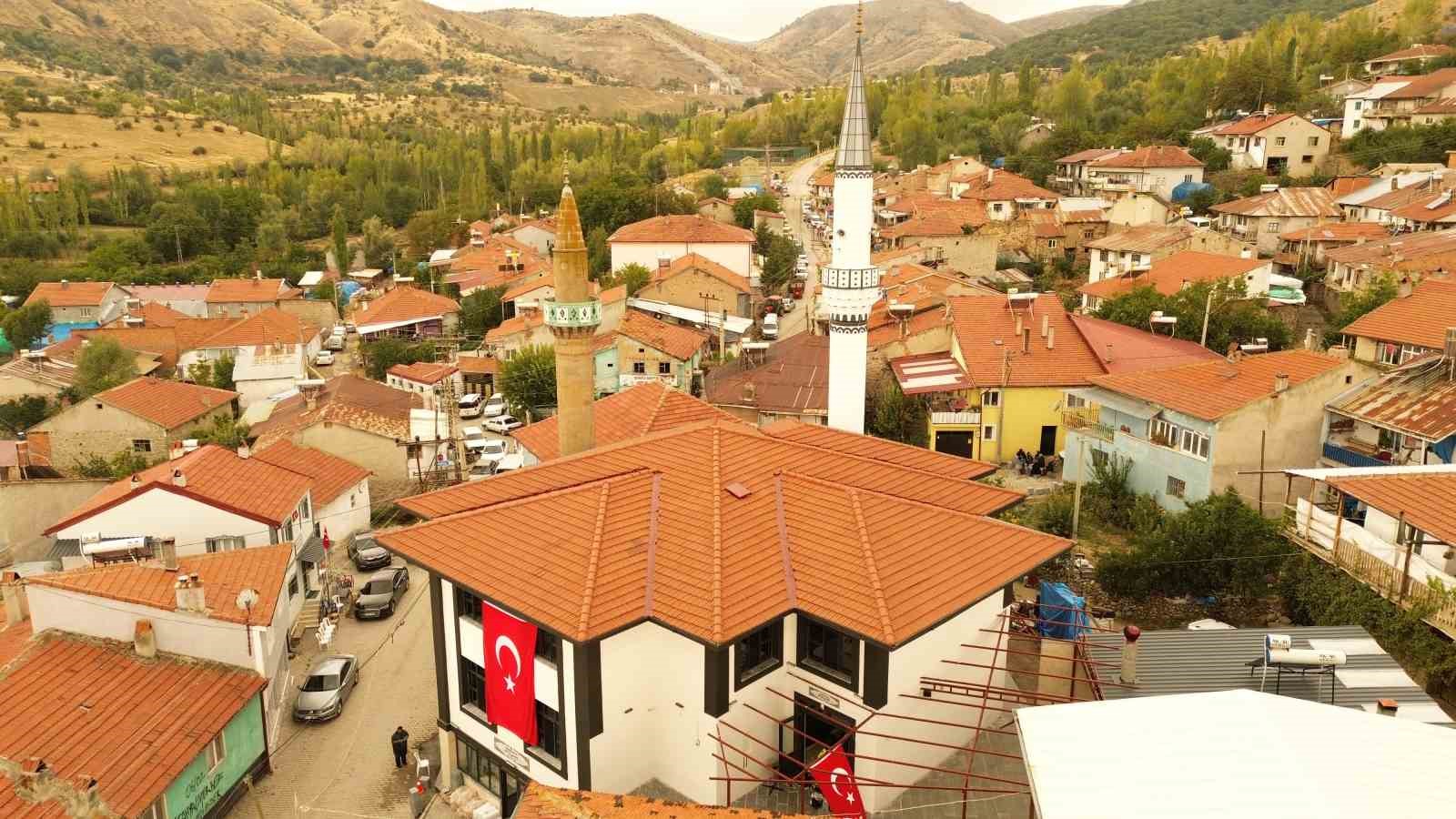 basoren-cami-dualarla-ibadete-acildi